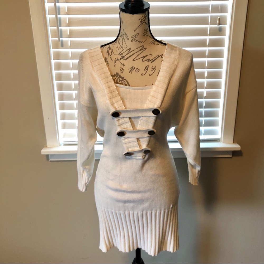 *SOLD* 3/4 sleeve button-accented tunic sweater